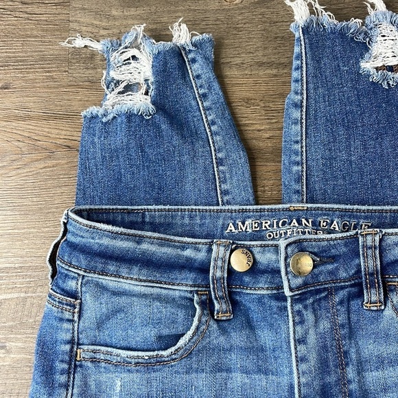 American Eagle Women’s Distressed Highest Rise Jegging, size 4 - Picture 3 of 13